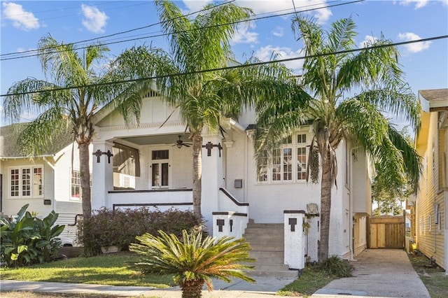 view of front of property with ceiling fan