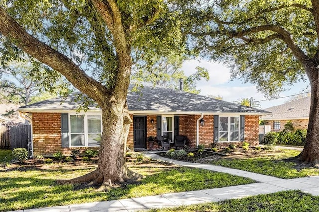 ranch-style house featuring a front lawn