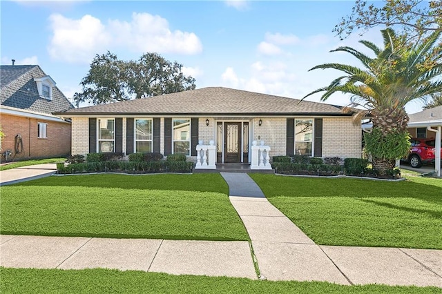 single story home featuring a front yard