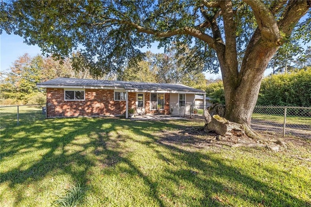 ranch-style house featuring a front lawn