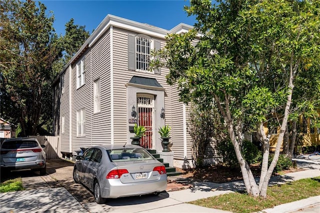 view of front of property