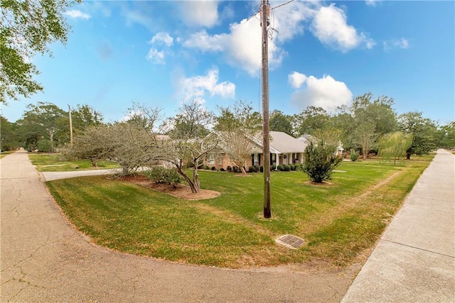 view of front of house featuring a front yard