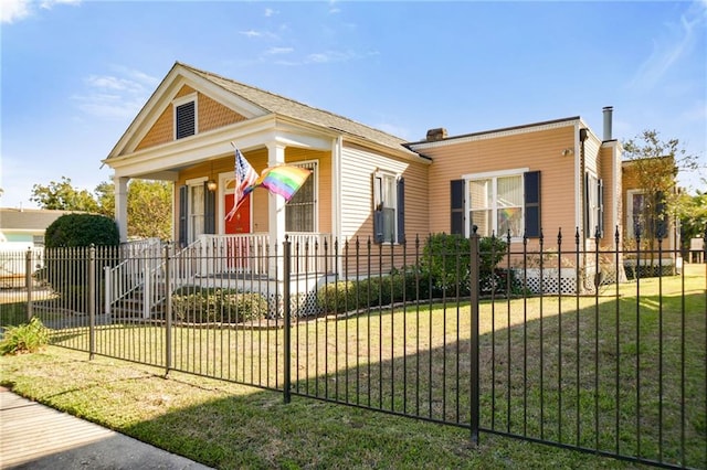 view of front of property featuring a porch and a front lawn