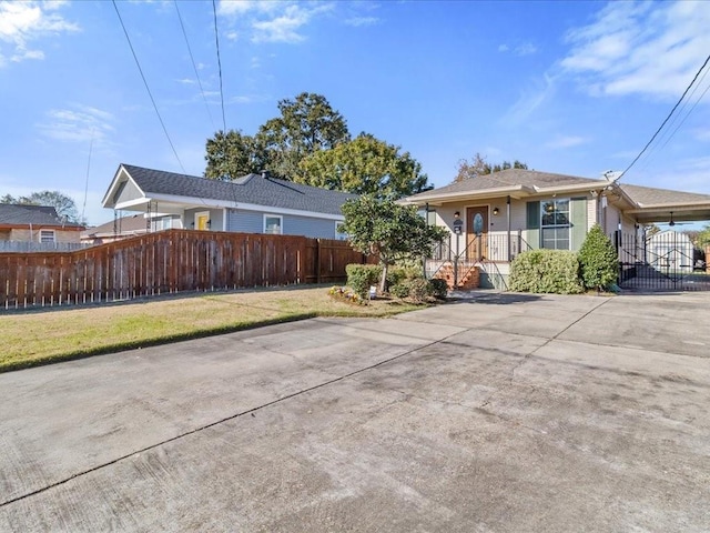 view of front facade with a front yard