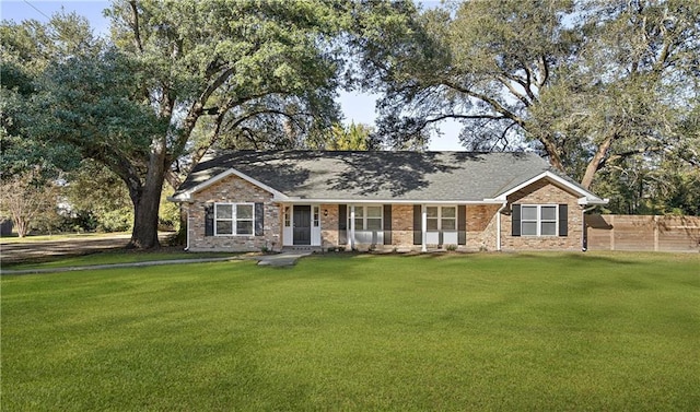 single story home featuring a front yard