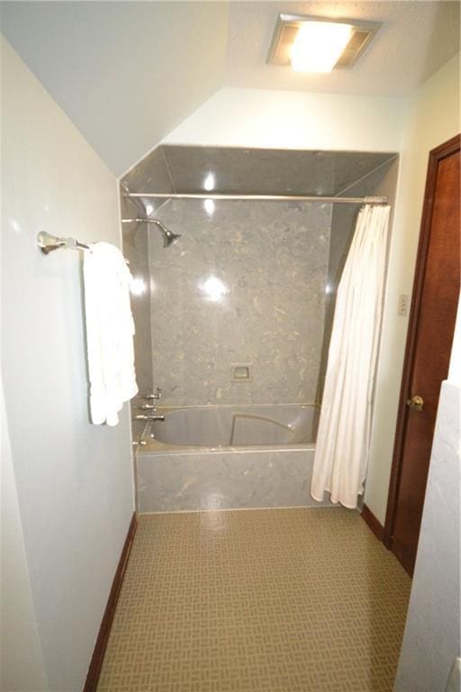 bathroom with shower / tub combo with curtain