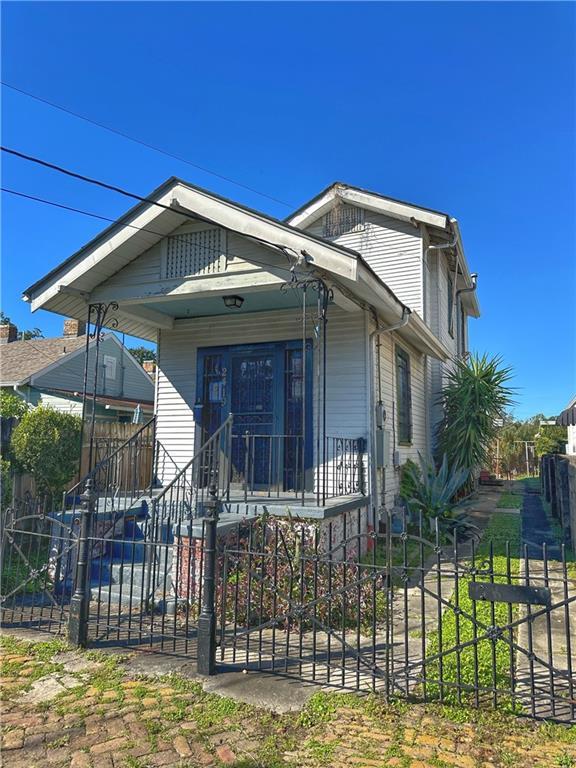 view of front of home with a porch