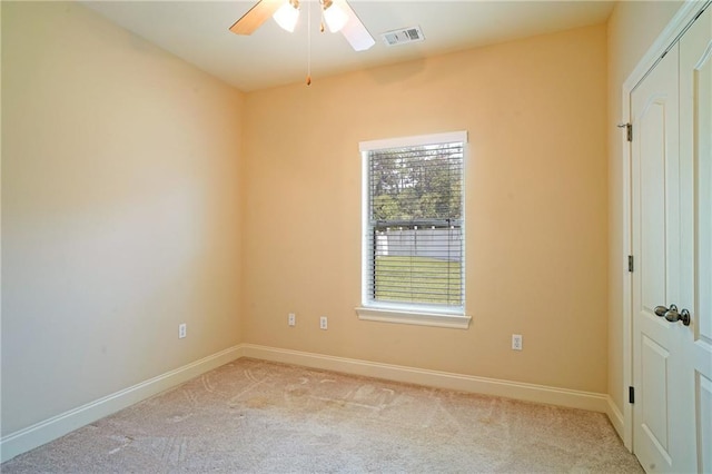 carpeted empty room featuring ceiling fan