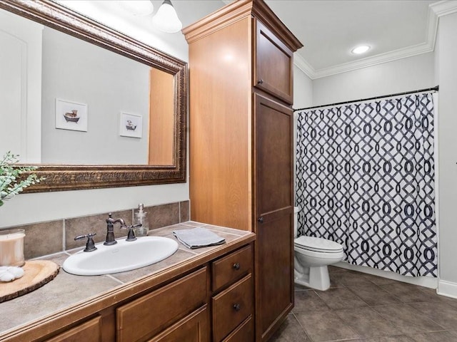 bathroom featuring curtained shower, toilet, vanity, and ornamental molding