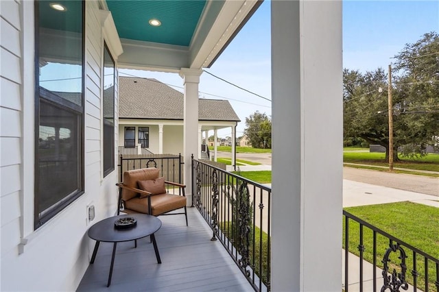 balcony featuring covered porch