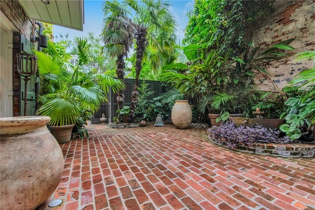 625 Dumaine St, New Orleans, LA 70116 - view of patio