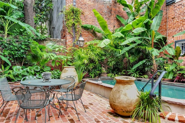 625 Dumaine St, New Orleans, LA 70116 - view of patio