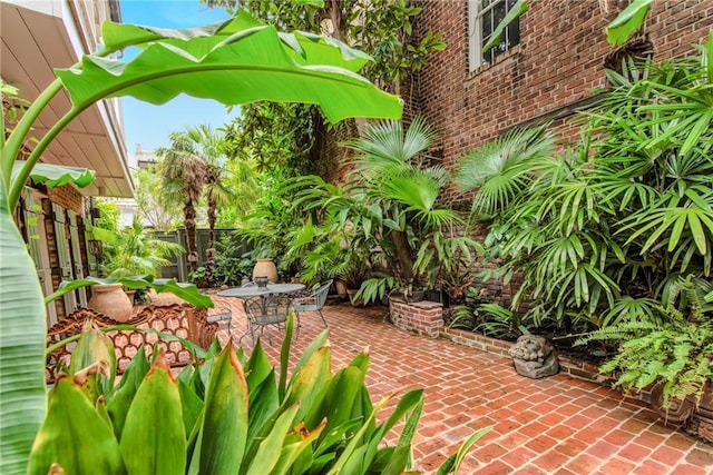625 Dumaine St, New Orleans, LA 70116 - view of patio