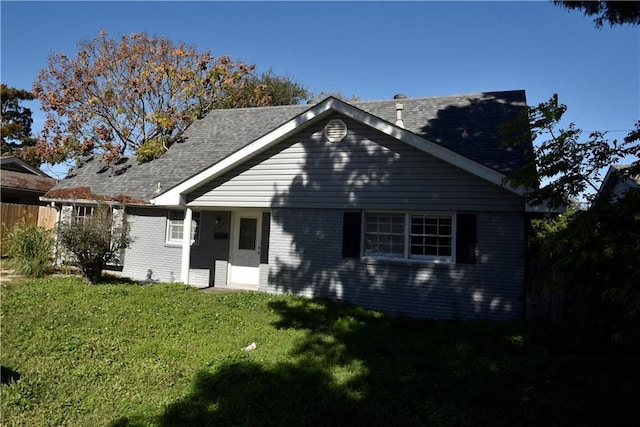 view of front of home with a front lawn