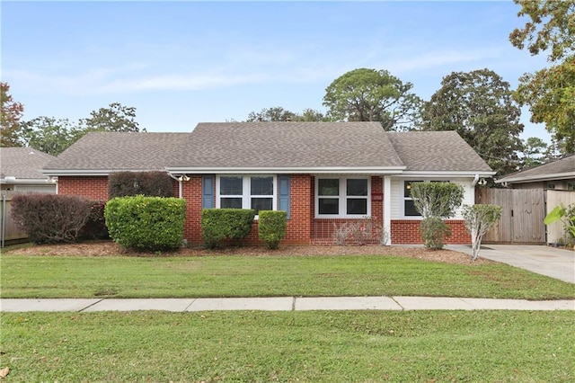 view of front of home with a front lawn