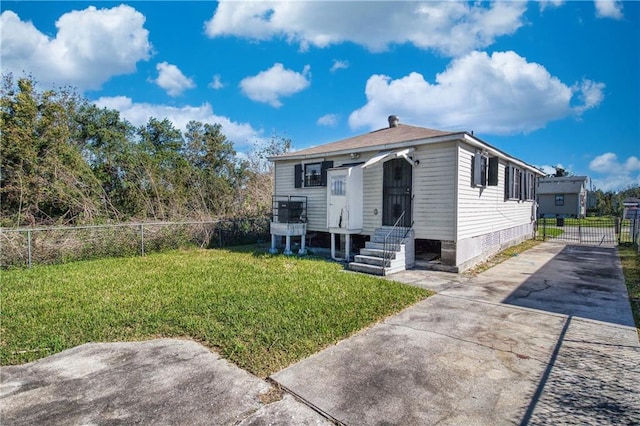 view of front of home with a front lawn