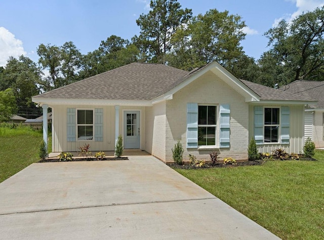 ranch-style home with a front lawn