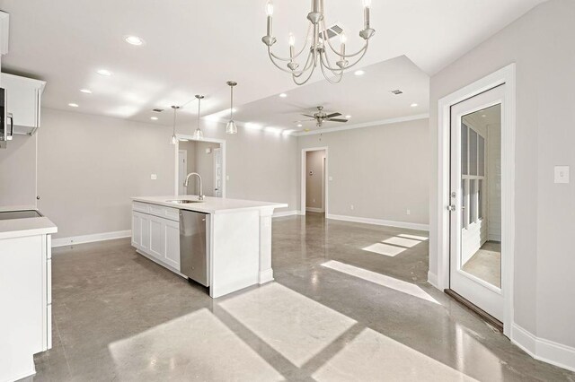 kitchen featuring ceiling fan with notable chandelier, a kitchen island with sink, sink, dishwasher, and white cabinetry