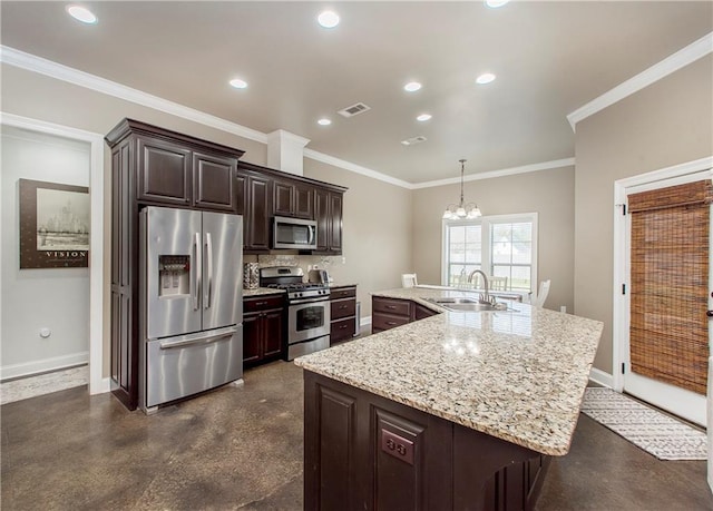 kitchen featuring sink, a chandelier, a kitchen island with sink, appliances with stainless steel finishes, and ornamental molding