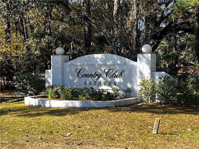 community sign with a lawn