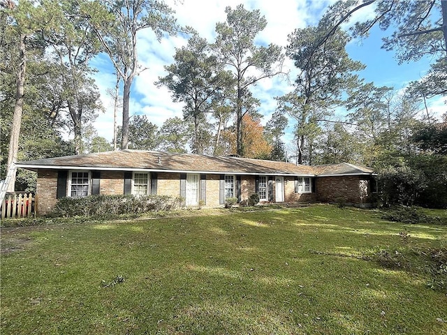 ranch-style home featuring a front yard