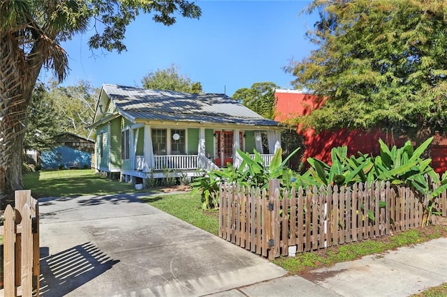 view of front of home with a porch and a front lawn