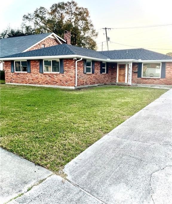 ranch-style house with a front yard