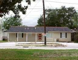 ranch-style house with a front yard