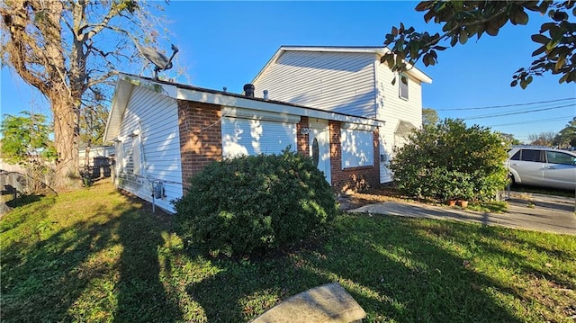 view of front of home with a front yard