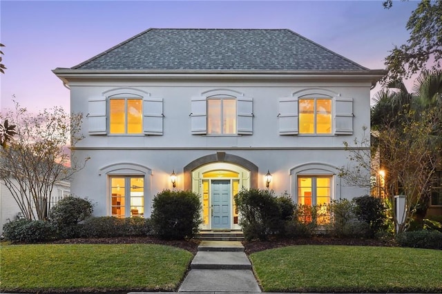 view of front of home featuring a lawn