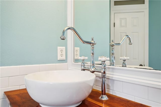 17198 Bridle Path, Hammond, LA 70403 - bathroom with tile walls, wainscoting, and a sink