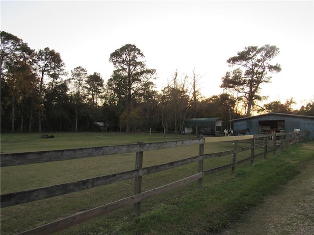 view of yard featuring a rural view