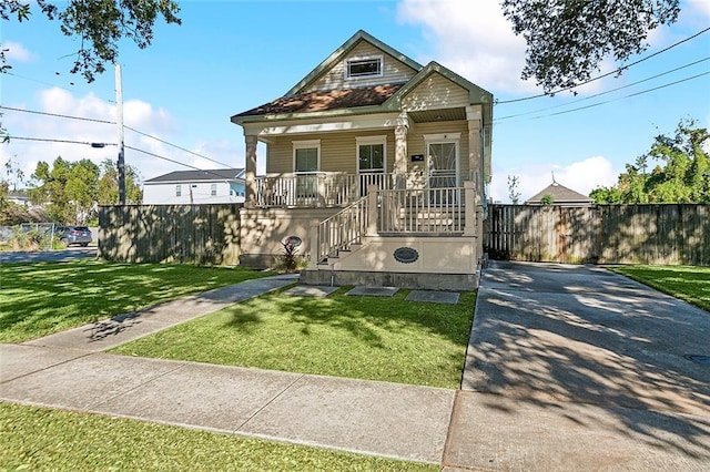 view of front facade with a porch and a front yard