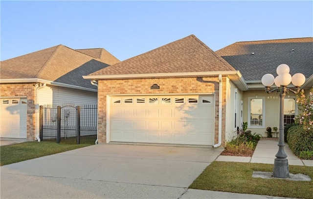 view of front facade featuring a garage