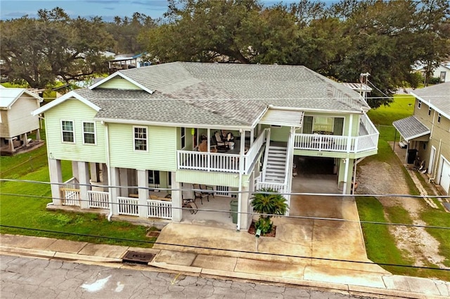 view of front of property with a front lawn and covered porch