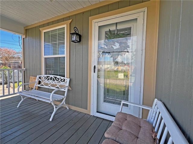 doorway to property with covered porch