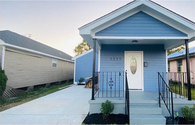 view of front of home with covered porch