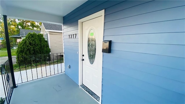 property entrance featuring a porch