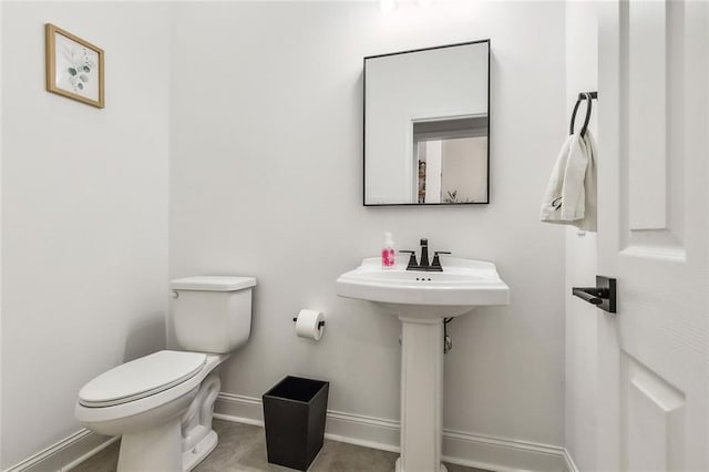 bathroom featuring sink and toilet