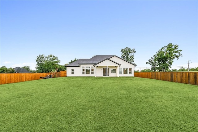 view of front of house with a front lawn