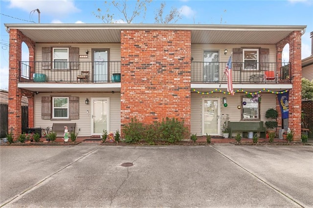 townhome / multi-family property with a balcony