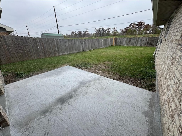 view of yard featuring a patio