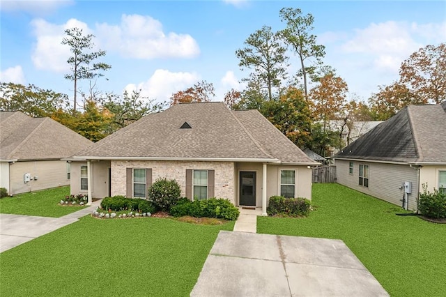 view of front of home with a front lawn