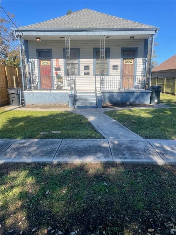 view of front of home with a front yard and covered porch