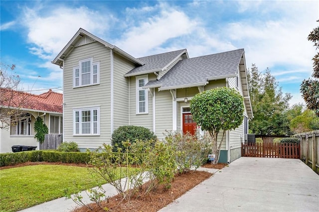 view of front of home featuring a front lawn