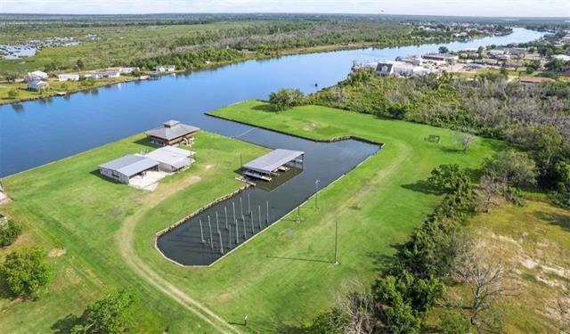 800 Anna St, Lafitte, LA 70067 - bird's eye view of a large body of water