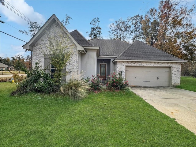 view of front facade featuring a front lawn and a garage