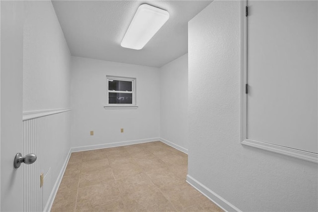 empty room featuring light tile patterned floors