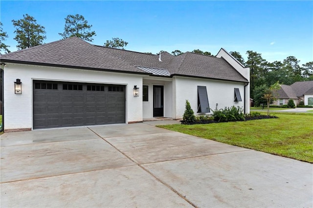 view of front of home featuring a front yard and a garage