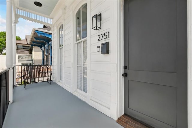 balcony featuring covered porch